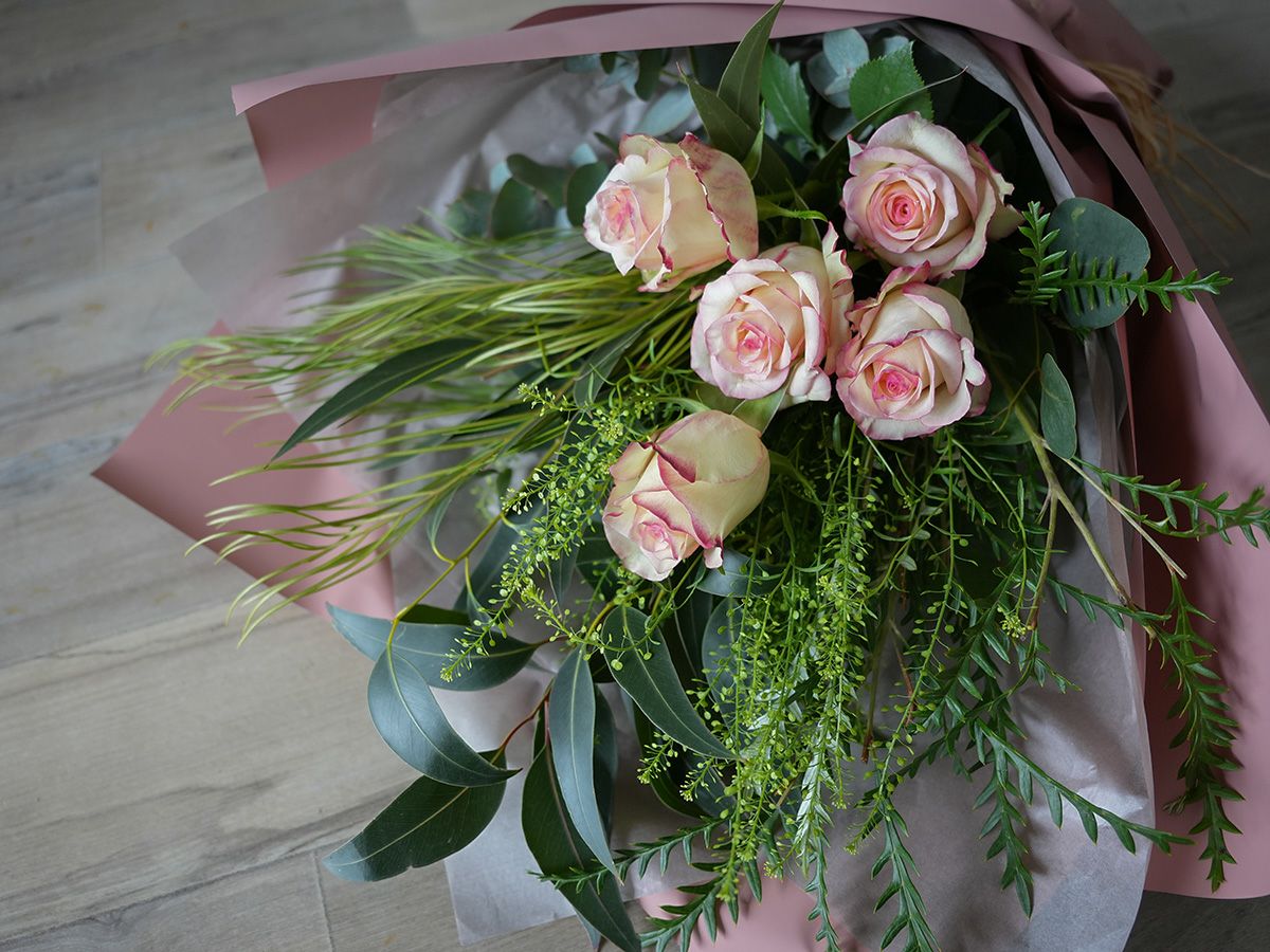 ソジャンミ農園のローズブーケ：トルメンタ5本と季節のグリーン | 世界