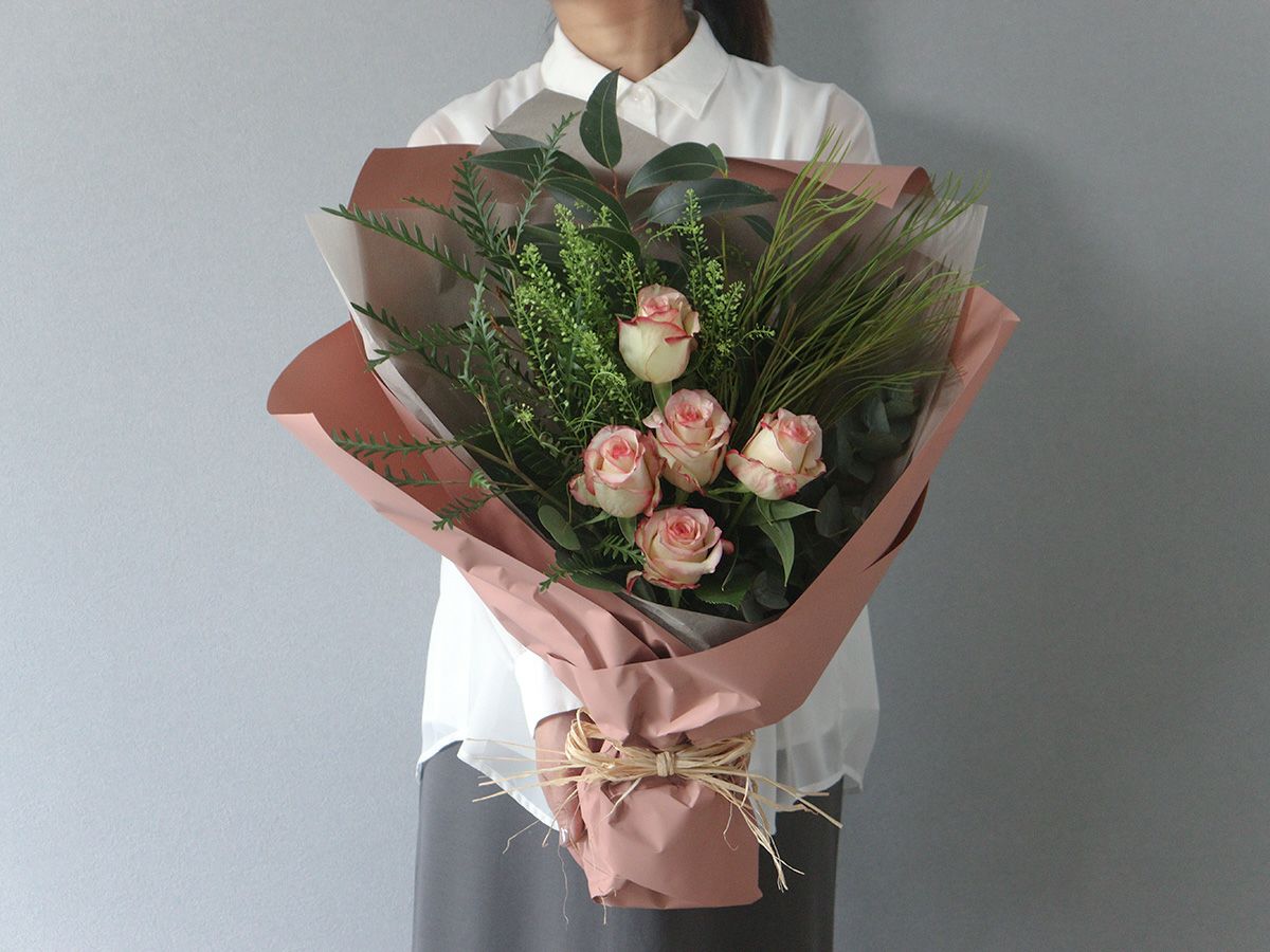 ソジャンミ農園のローズブーケ：トルメンタ5本と季節のグリーン | 世界