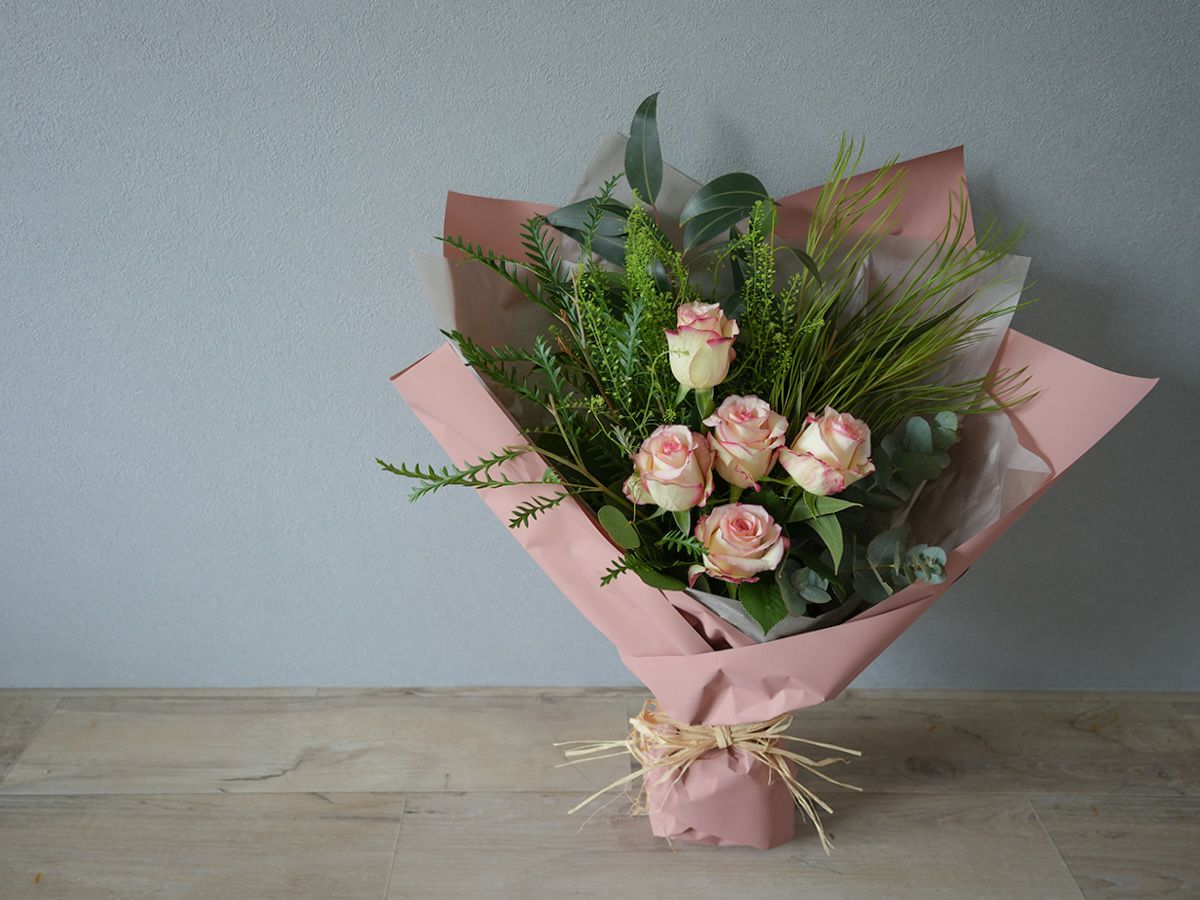 ソジャンミ農園のローズブーケ：トルメンタ5本と季節のグリーン | 世界